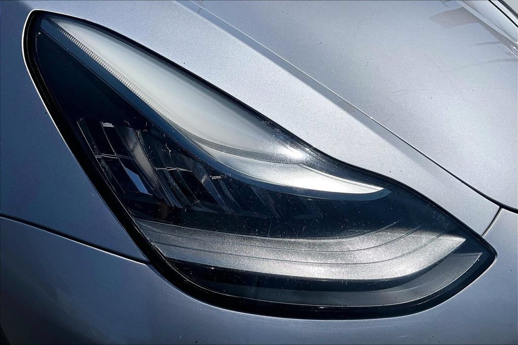 Used 2018 Tesla Model 3 Long Range RWD image 28