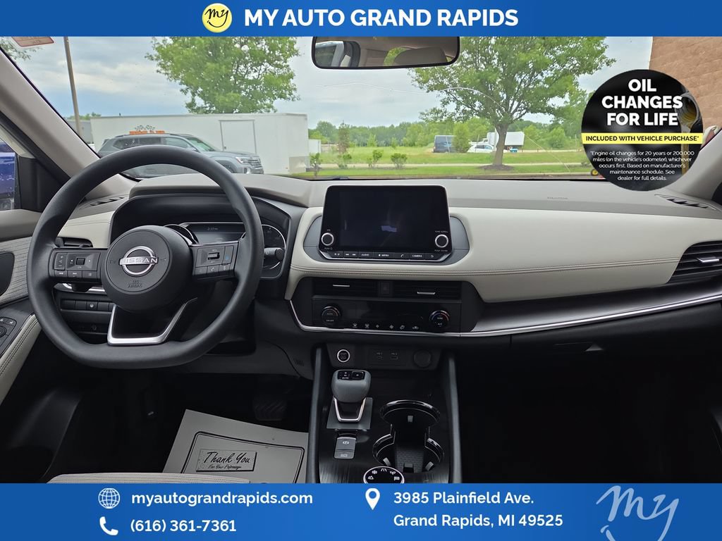 Used 2023 Nissan Rogue SV AWD/4WD image 12