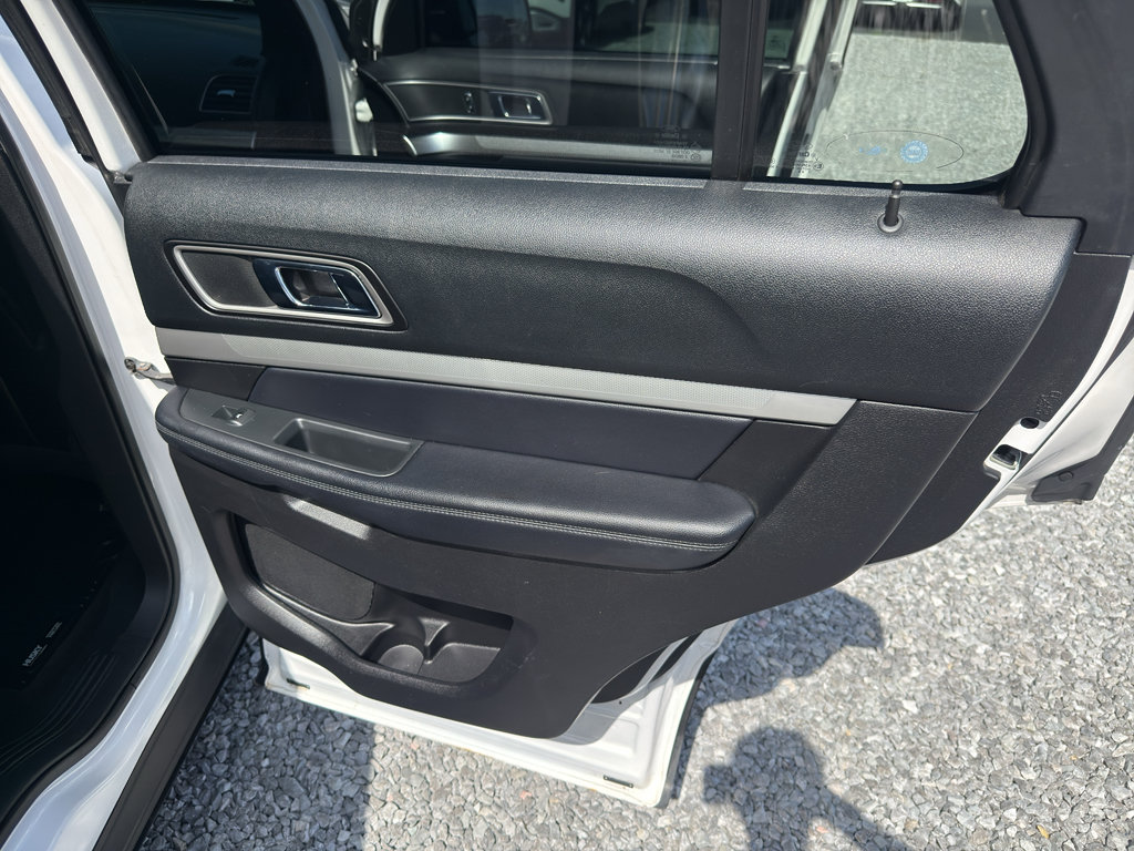 Used 2017 Ford Explorer XLT w/ Equipment Group 202A AWD/4WD image 24