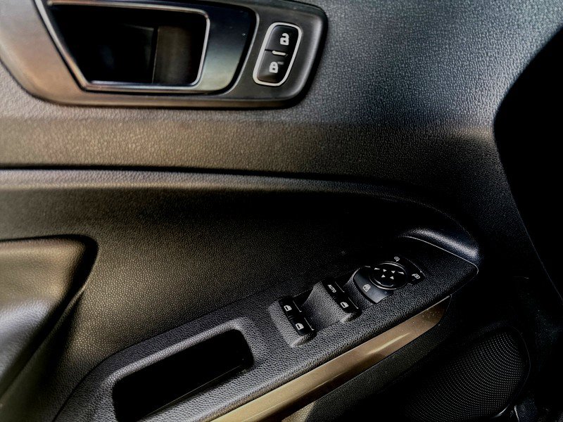 Used 2020 Ford EcoSport SES image 12