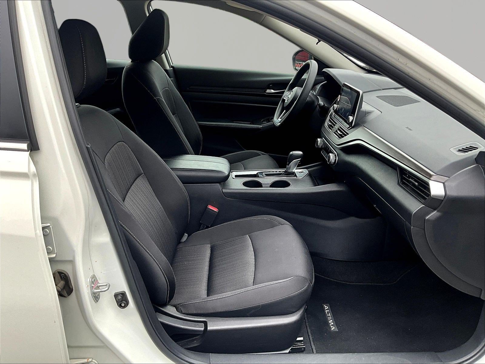 Used 2025 Nissan Altima 2.5 SV FWD image 29