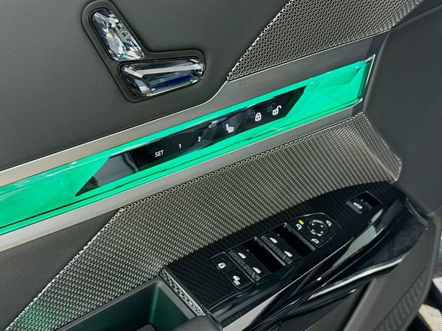 Used 2025 BMW 760i xDrive AWD/4WD image 18