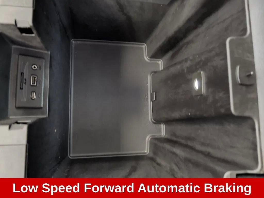 Used 2019 Chevrolet Silverado 1500 High Country w/ Technology Package AWD/4WD image 44