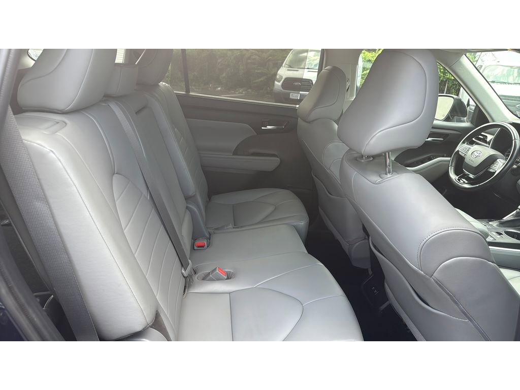 Used 2020 Toyota Highlander XLE image 24