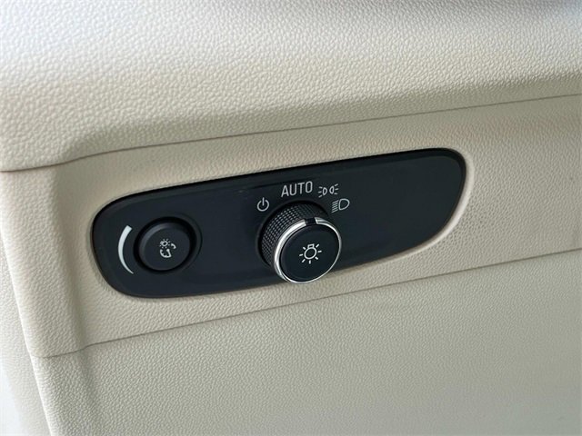 Used 2023 Buick Envision Essence image 32
