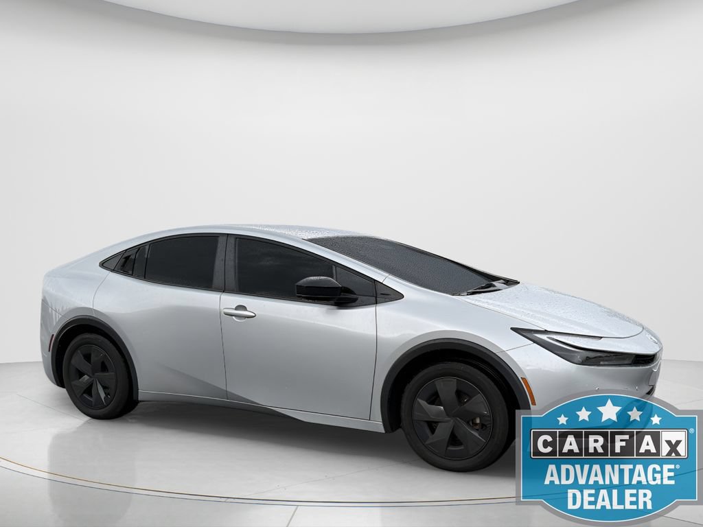 Used 2025 Toyota Prius LE FWD image 4
