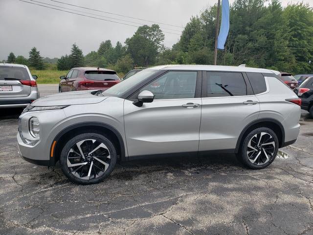Used 2023 Mitsubishi Outlander SE AWD/4WD image 4