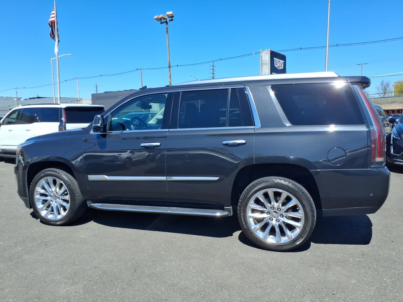 Used 2019 Cadillac Escalade Luxury AWD/4WD image 8