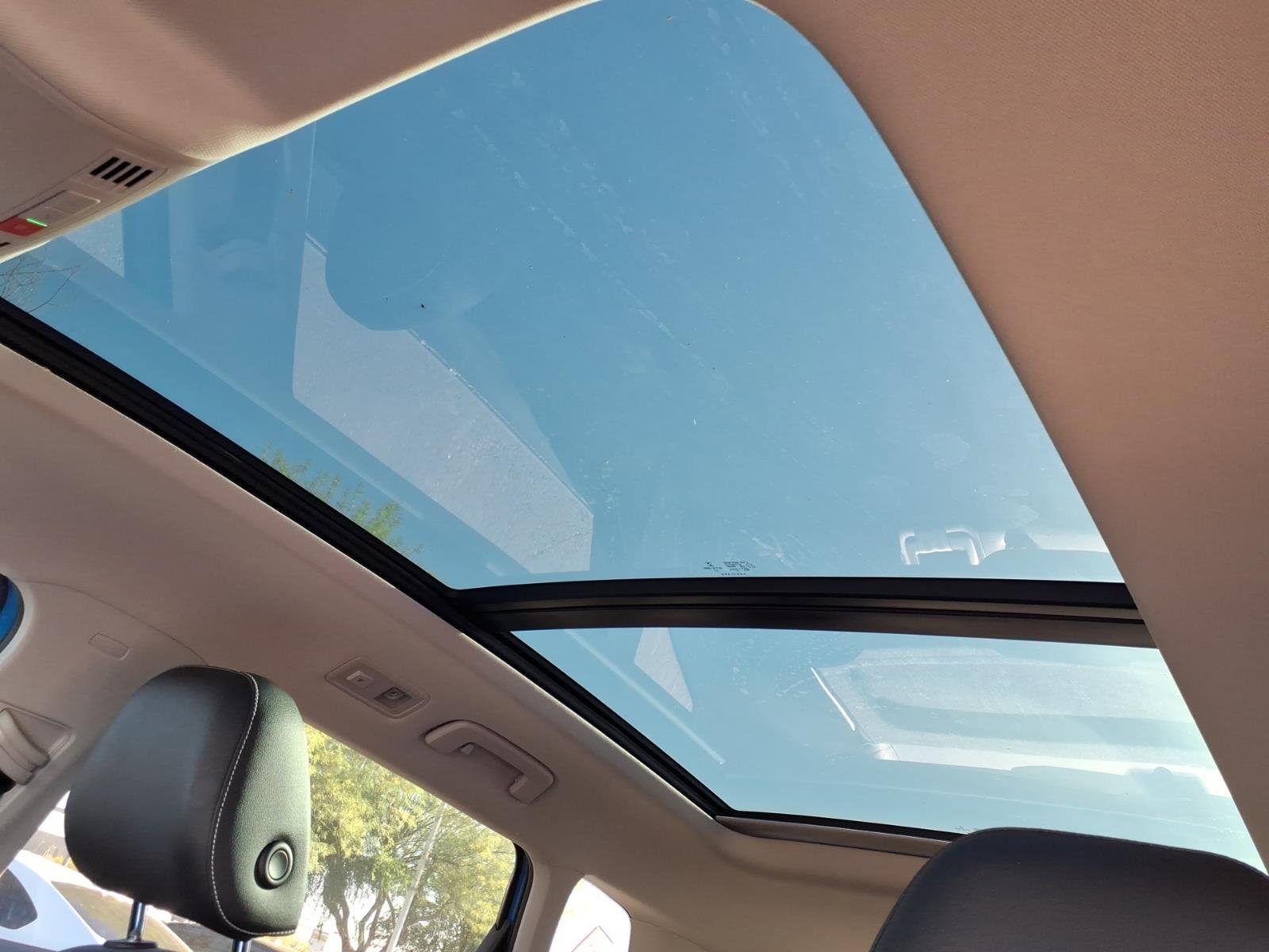 Used 2023 Volkswagen Taos SE w/ Panoramic Sunroof Package image 12