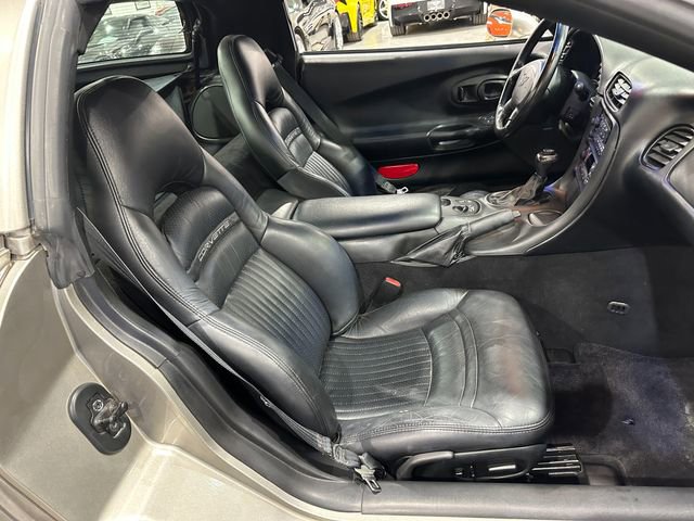 Used 2000 Chevrolet Corvette Coupe w/ Memory Pkg image 18
