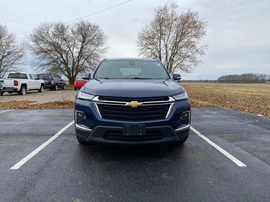 Used 2022 Chevrolet Traverse LS image 2