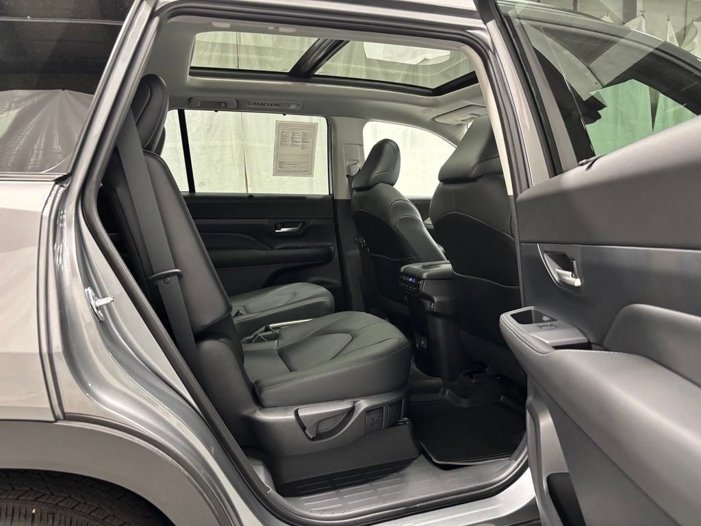 Used 2026 Toyota Grand Highlander AWD image 57