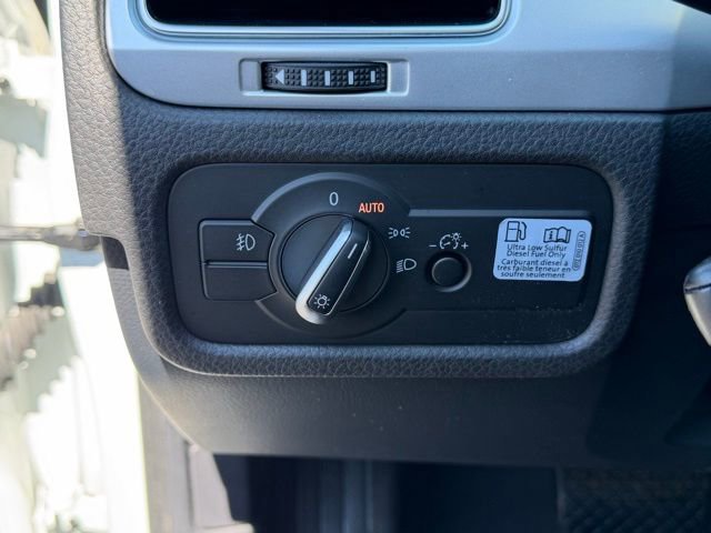 Used 2016 Volkswagen Touareg Sport AWD/4WD image 24