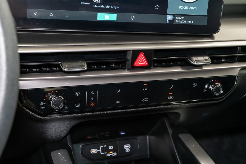 Certified 2025 Kia Sorento LX image 18