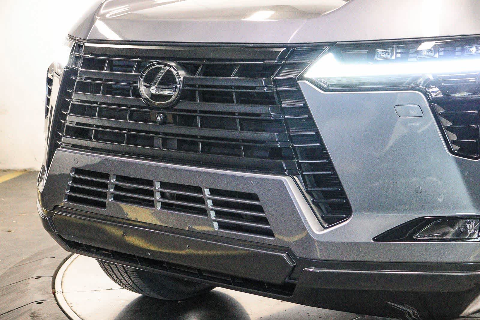 Used 2024 Lexus GX 550 w/ Cold Area Package AWD/4WD image 8