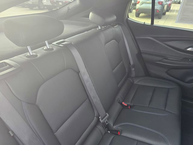 Used 2025 Buick Envista Sport Touring image 25