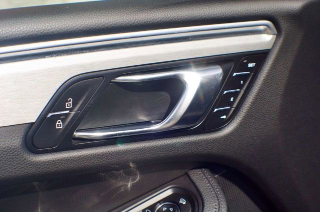 Used 2022 Porsche Macan AWD/4WD image 34