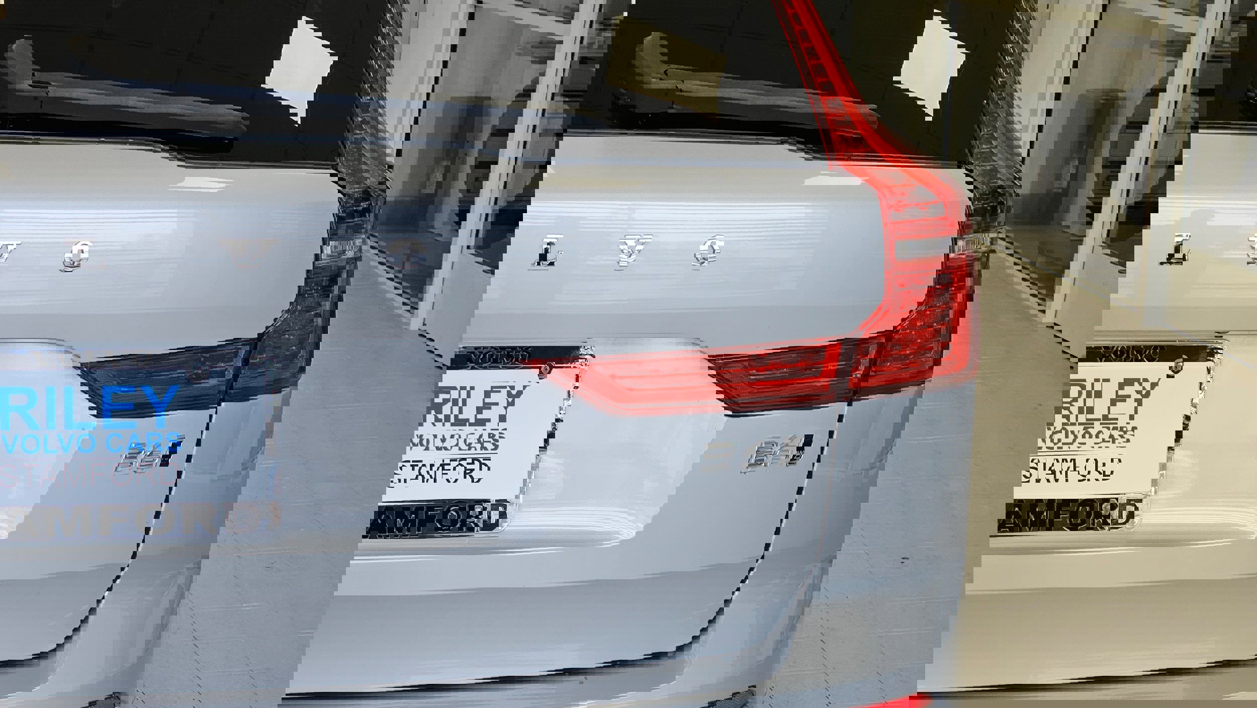 Certified 2022 Volvo XC60 B6 Inscription w/ Climate Package image 6