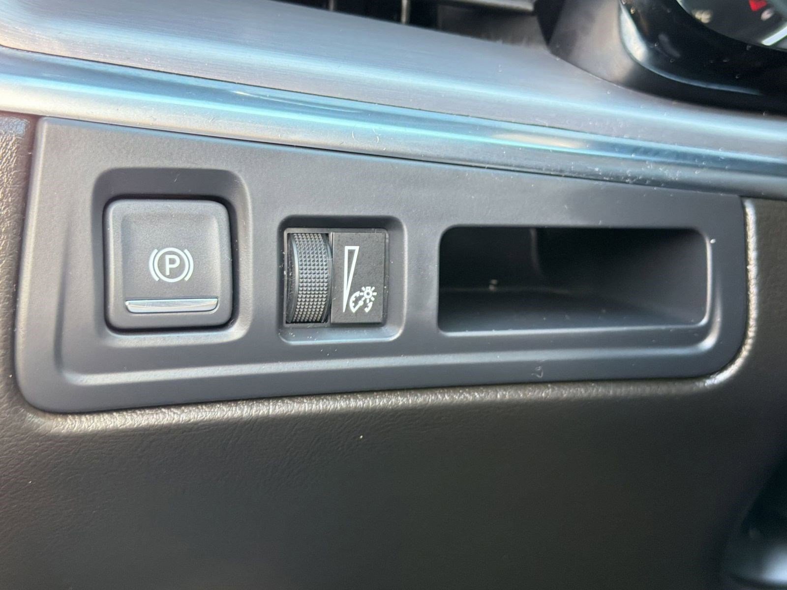 Certified 2023 Cadillac XT5 Luxury w/ LPO, Floor Liner Package image 17