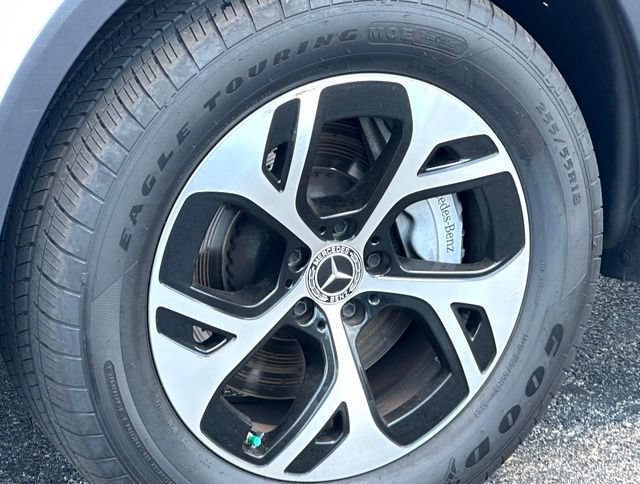 Used 2025 Mercedes-Benz GLC 350e 4MATIC image 6