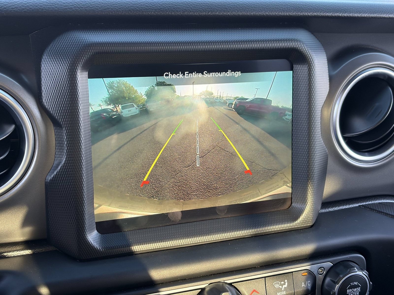 Used 2022 Jeep Wrangler Unlimited Rubicon 4xe AWD/4WD image 28