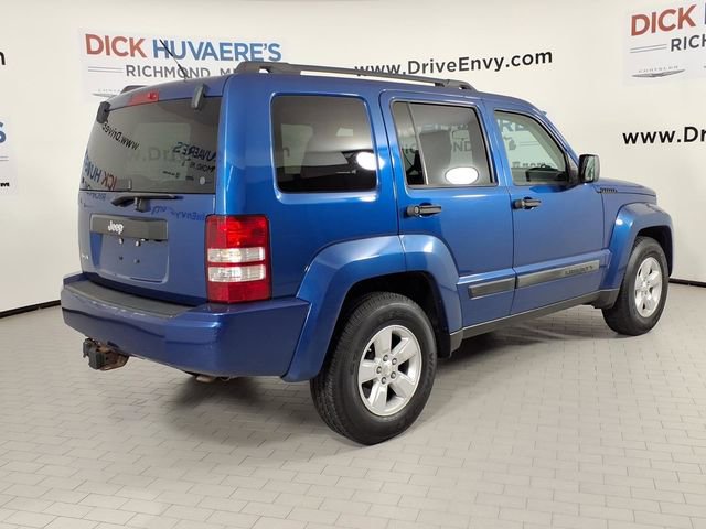 Used 2009 Jeep Liberty Sport w/ Popular Equipment Group AWD/4WD image 4