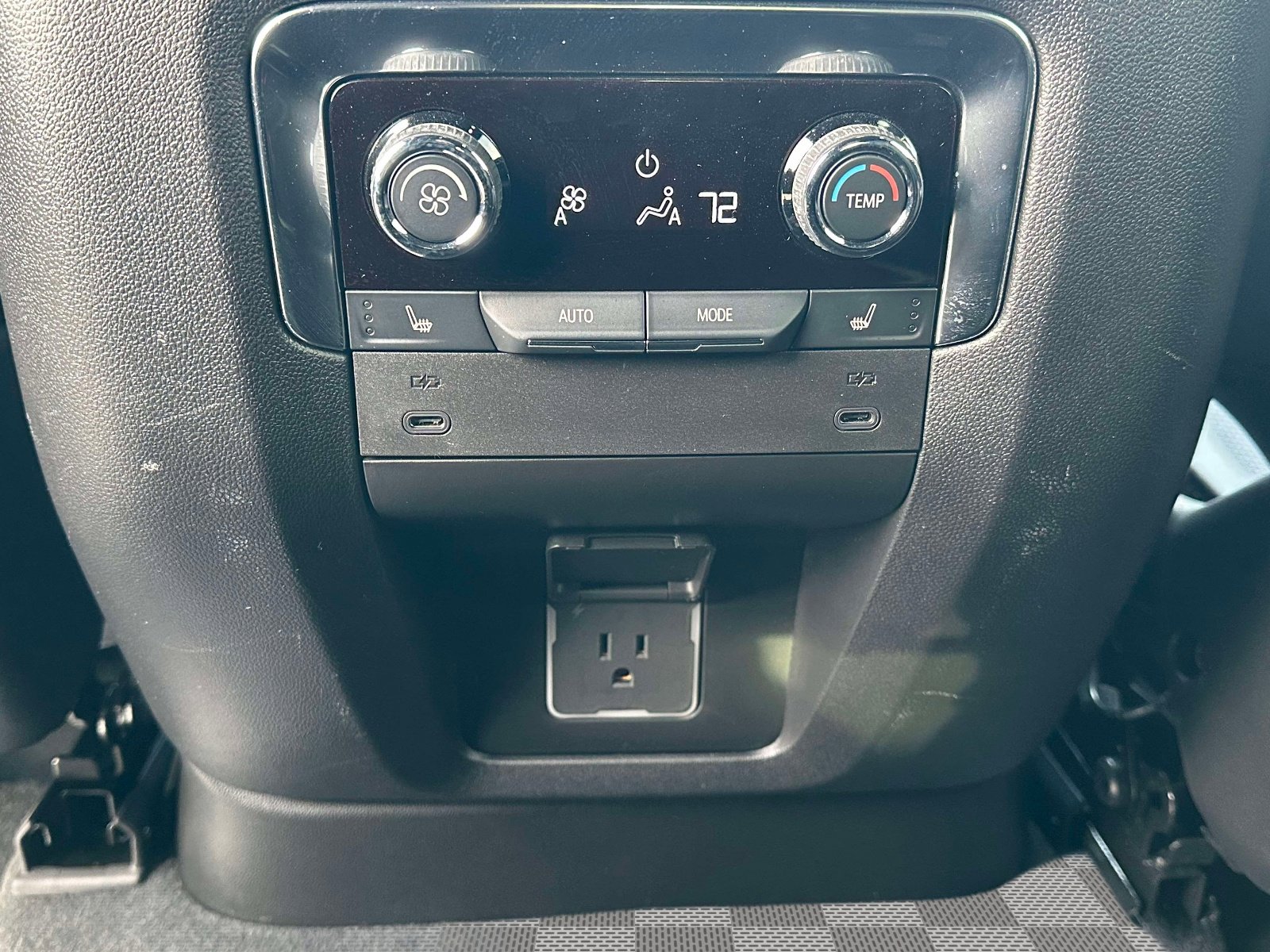 Used 2025 Chevrolet Tahoe High Country w/ LPO, Illumination Package image 35