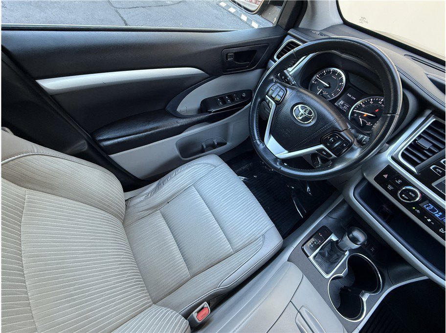 Used 2016 Toyota Highlander Plus AWD/4WD image 10