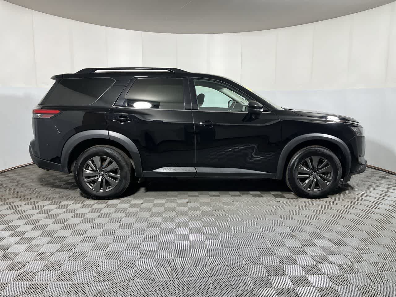 Used 2024 Nissan Pathfinder SV AWD/4WD image 9