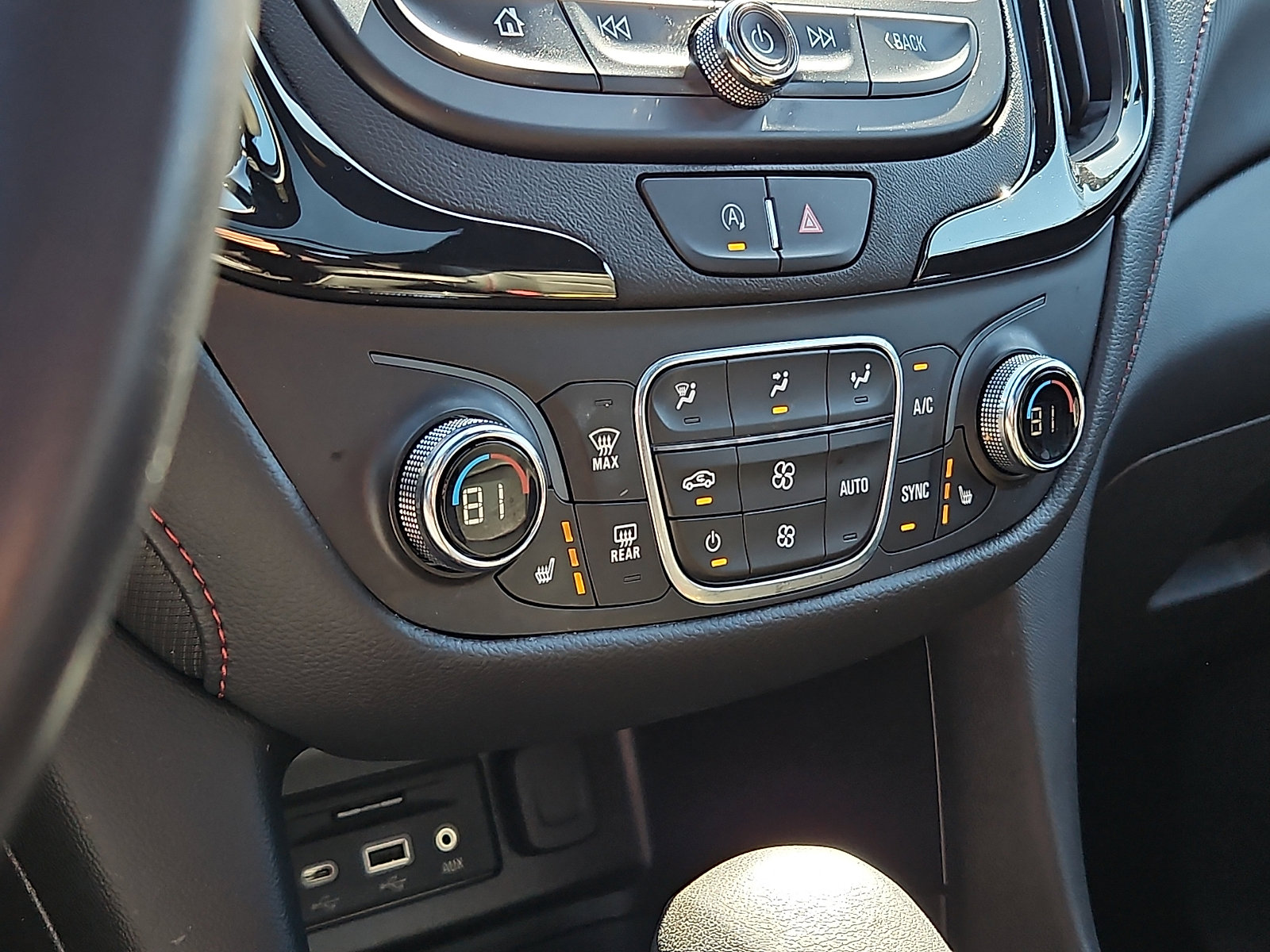 Used 2022 Chevrolet Equinox RS w/ RS Leather Package image 16