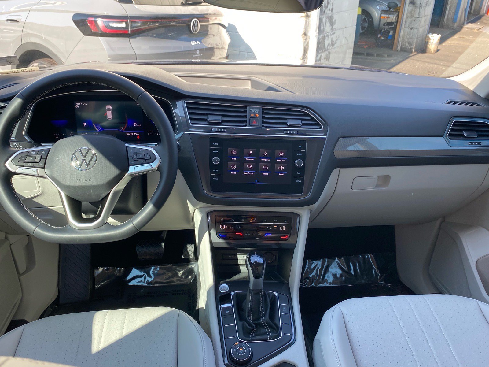 Certified 2023 Volkswagen Tiguan SE AWD/4WD image 11