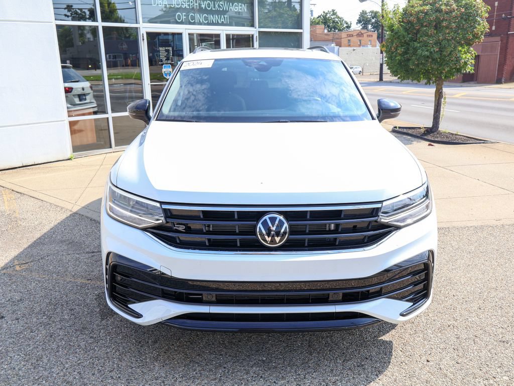 Certified 2024 Volkswagen Tiguan SE R-Line AWD/4WD image 8