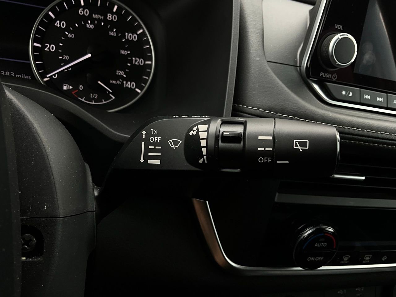 Used 2025 Nissan Rogue SV image 36