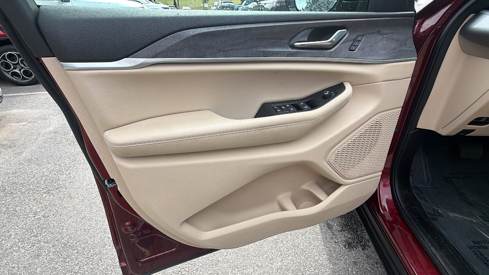 Used 2024 Jeep Grand Cherokee L Limited w/ Black Appearance Package image 14