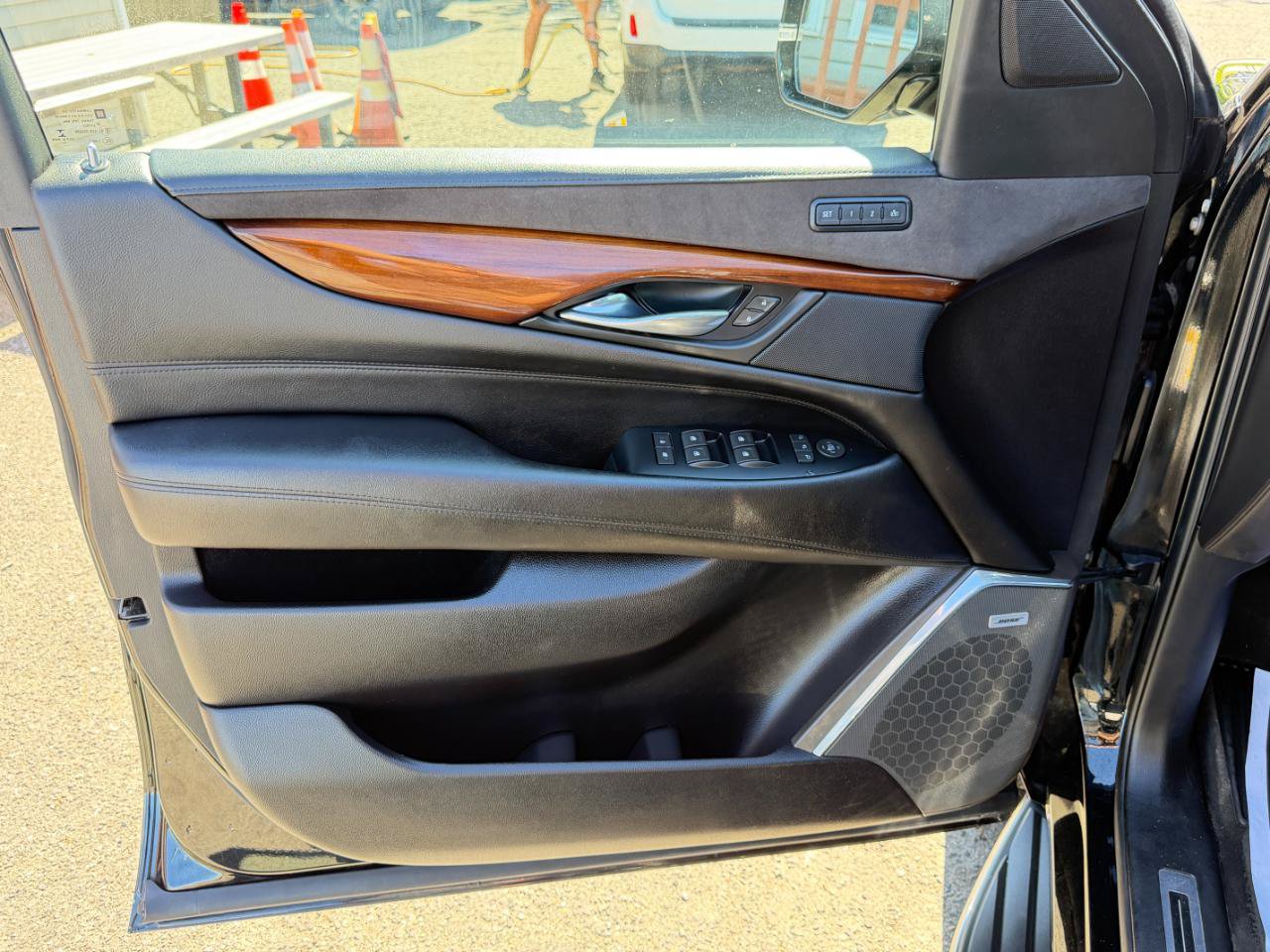 Used 2018 Cadillac Escalade Luxury AWD/4WD image 15