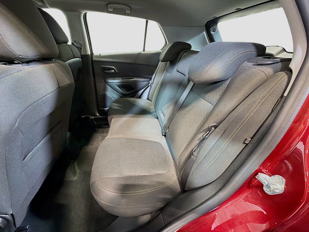 Used 2021 Chevrolet Trax LS AWD/4WD image 19