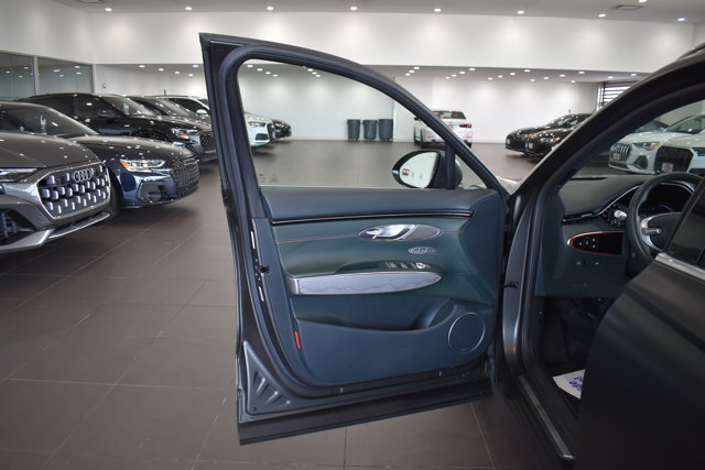 Used 2023 Genesis GV70 2.5T w/ Advanced Package AWD/4WD image 9