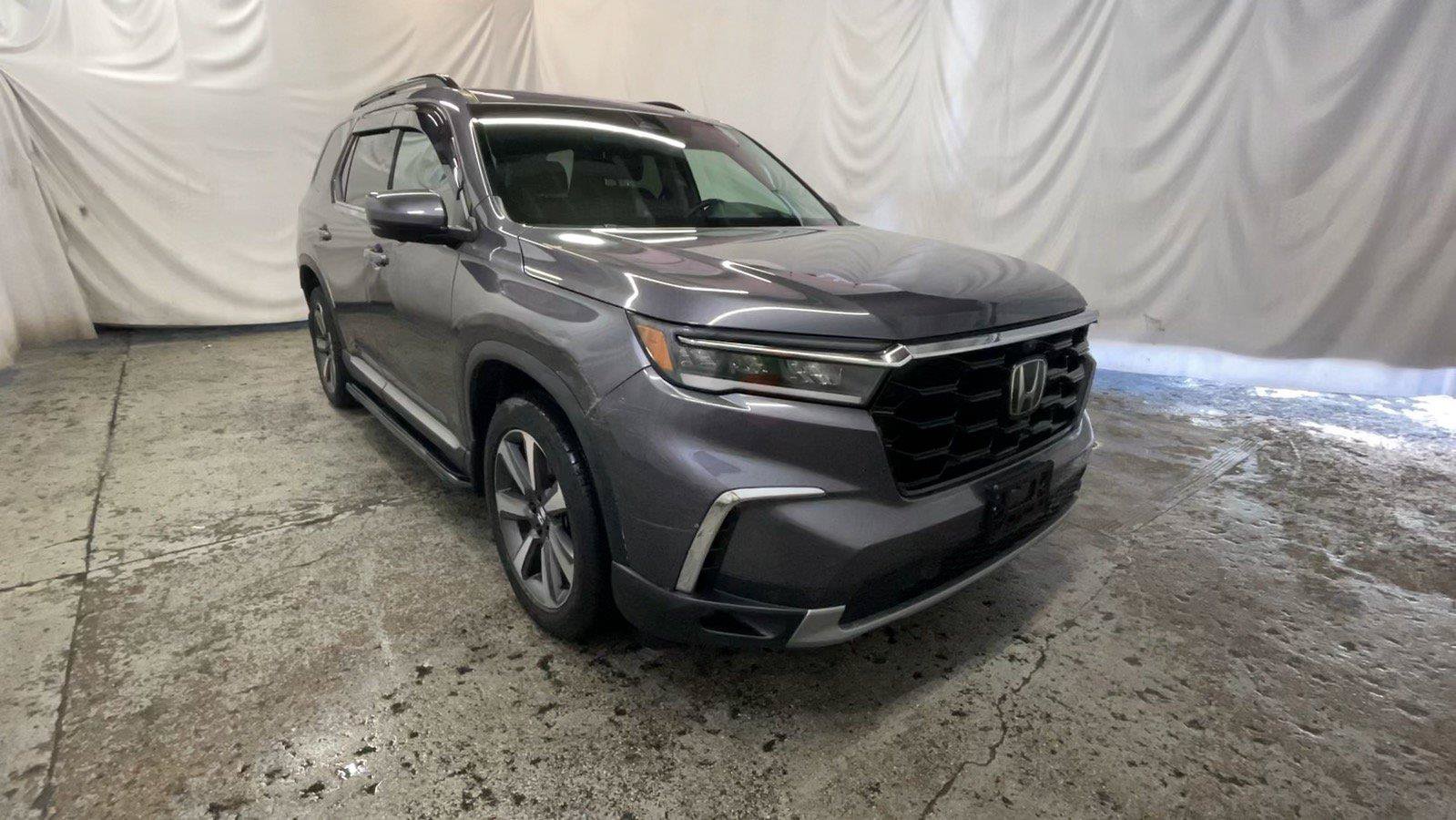Used 2025 Honda Pilot Elite image 1