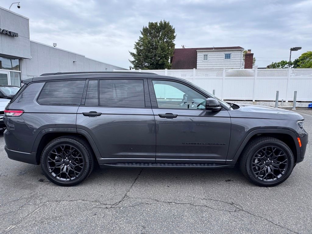 Used 2025 Jeep Grand Cherokee L Summit w/ Advanced Protech Group IV AWD/4WD image 8