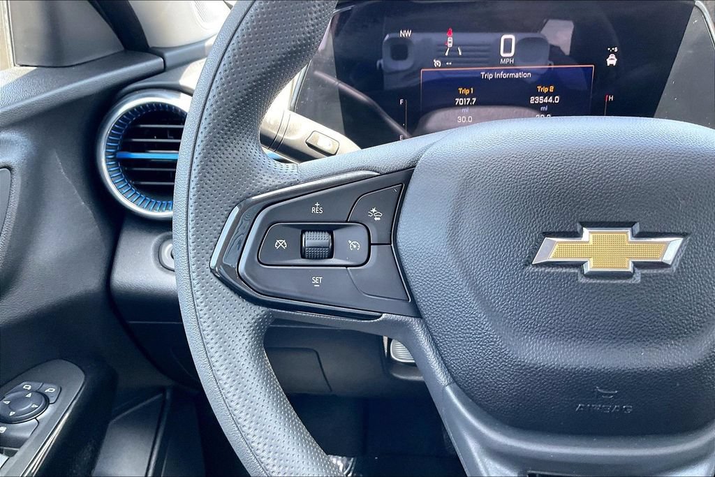 Used 2025 Chevrolet Trax LT FWD image 7