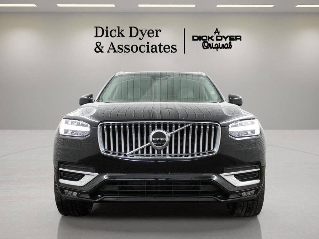 Certified 2023 Volvo XC90 B6 Ultimate w/ Protection Package Premier AWD/4WD image 4