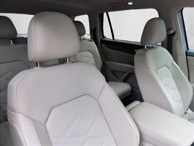 Used 2024 Volkswagen Atlas SE w/ Panoramic Sunroof Package FWD image 29