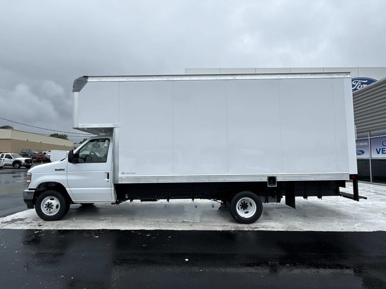 New 2027 Ford E-450 and Econoline 450 Super Duty w/ Power Equipment Group RWD image 6