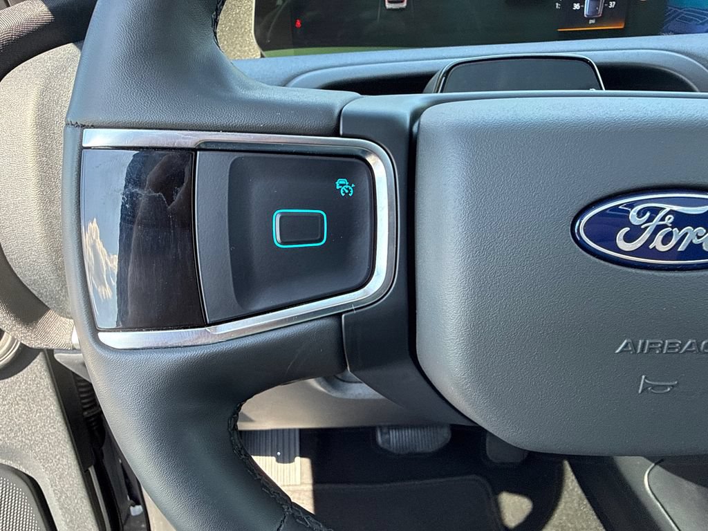 Used 2025 Ford Expedition Active AWD/4WD image 26