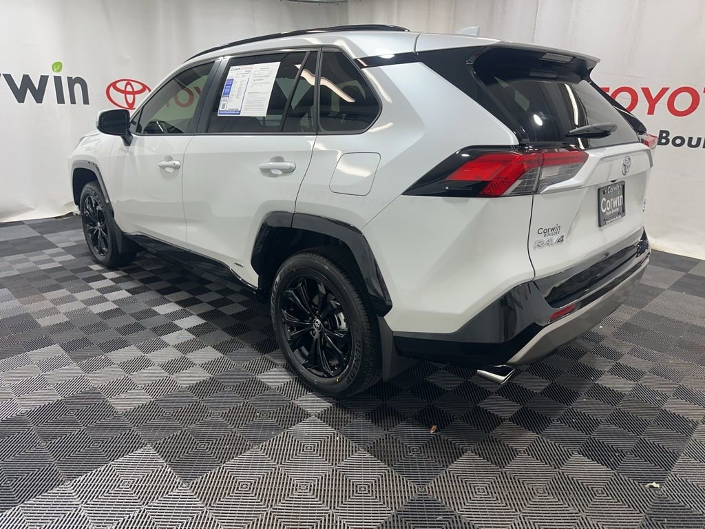 Used 2025 Toyota RAV4 SE image 4