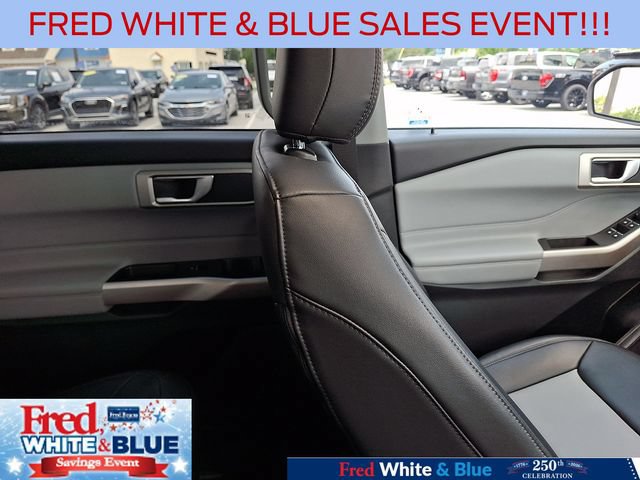 Used 2023 Ford Explorer XLT w/ Equipment Group 202A AWD/4WD image 13
