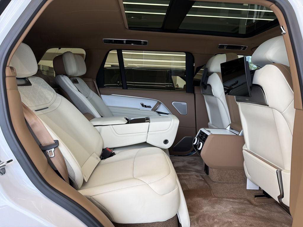 New 2026 Land Rover Range Rover SV AWD/4WD image 12