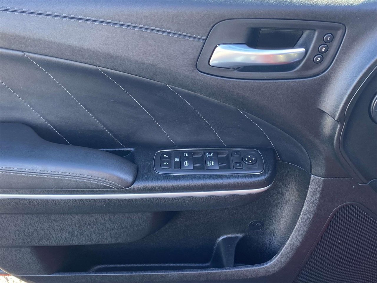 Used 2022 Dodge Charger SXT w/ Plus Group image 15