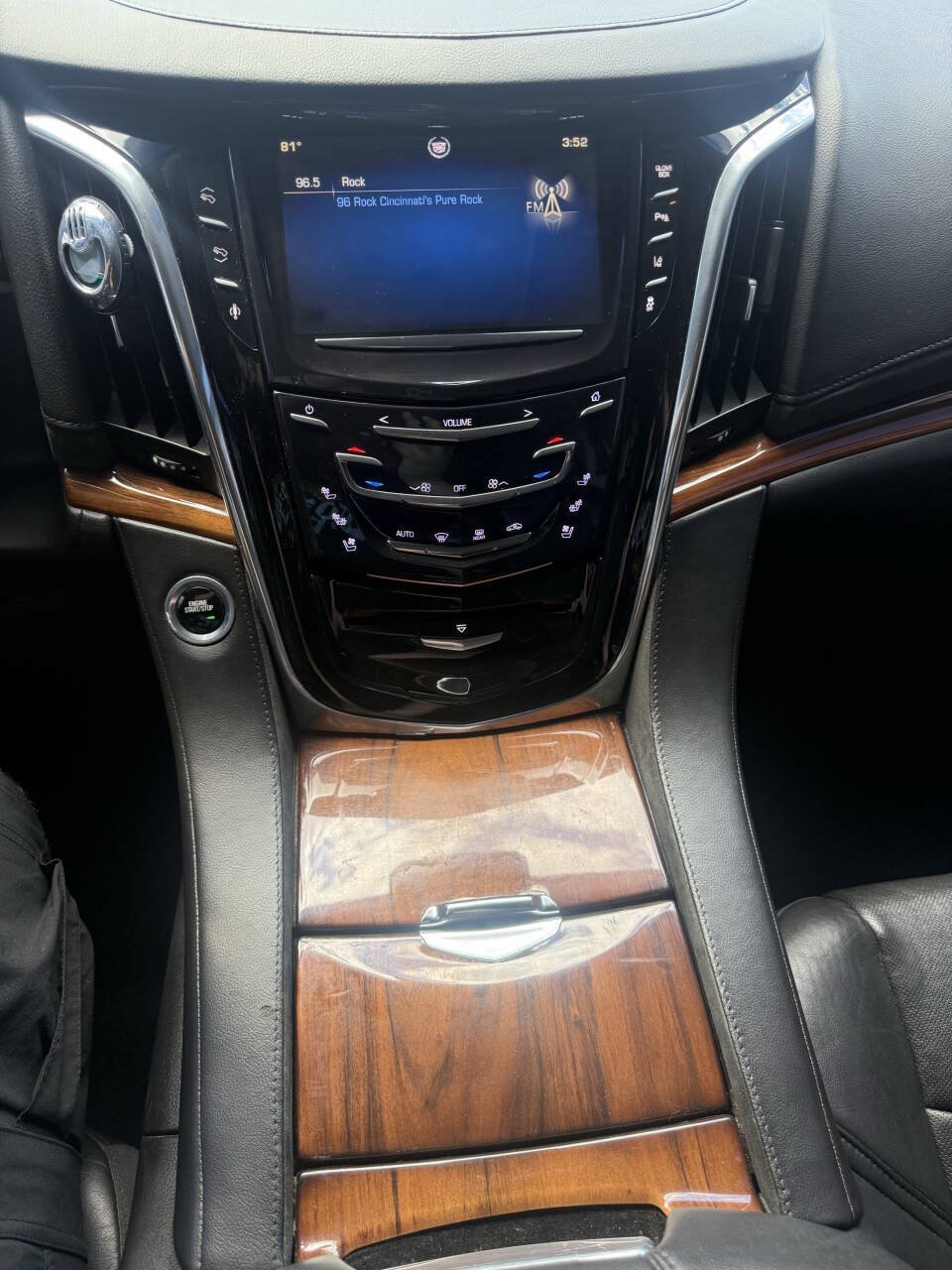 Used 2015 Cadillac Escalade Luxury AWD/4WD image 24