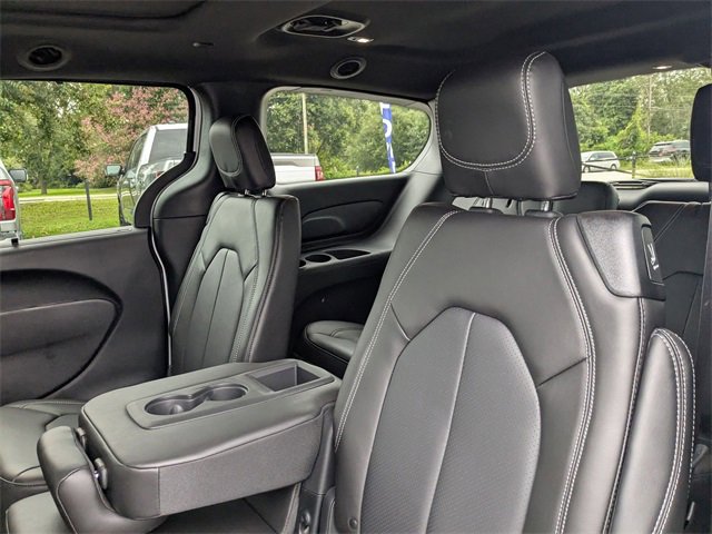 New 2026 Chrysler Pacifica Select image 25